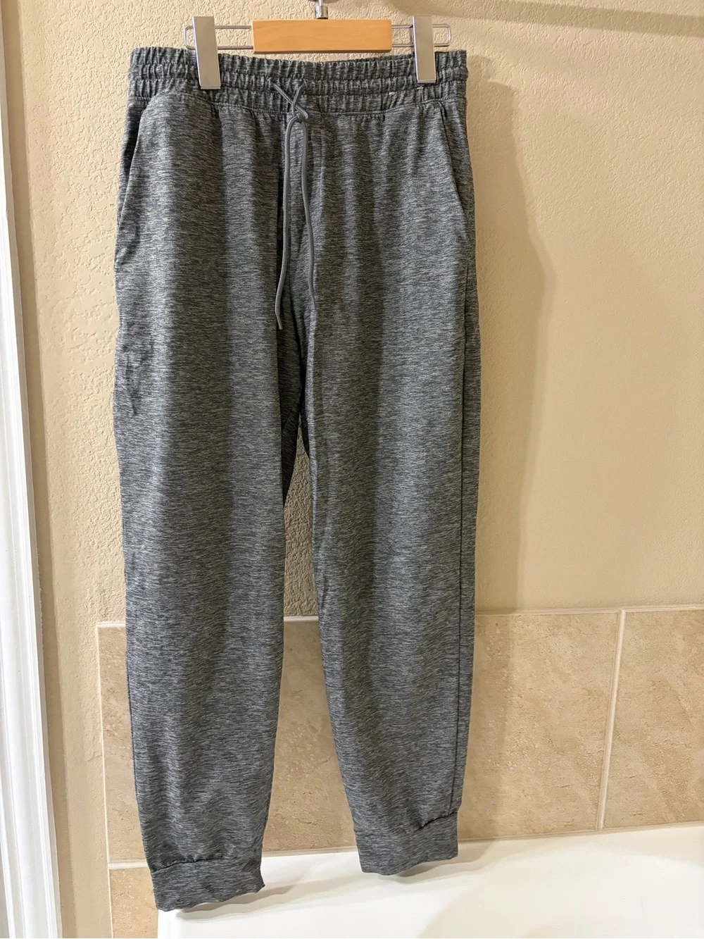 Uniqlo grey active stretch pants